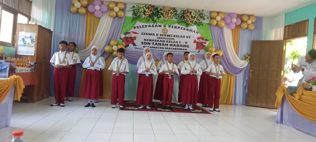 PERANGKAT DESA TANAH ABANG HADIRI PERPISAHAN DAN KENAIKAN KELAS SISWA /I SD NEGERI TANAH HABANG